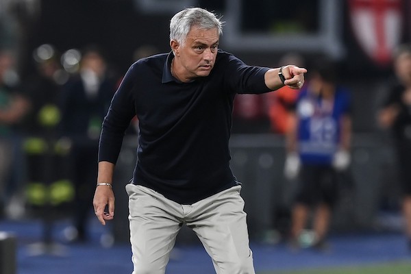 Mourinho gode di grande claque tra i giornalisti, può permettersi il dispregio degli avversari (Damascelli)