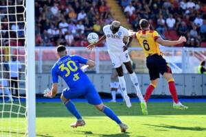 Vado, l’ammazzo e torno, il tutto in sei minuti: il calcio chirurgico di Osimhen item-thumbnail