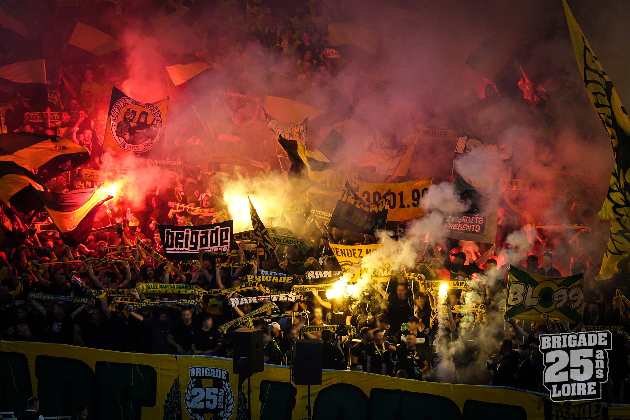 “I tifosi del Nantes ci hanno sputato addosso e riempiti di insulti” (Equipe) “I tifosi del Nantes ci hanno sputato addosso e riempiti di insulti” (Equipe)