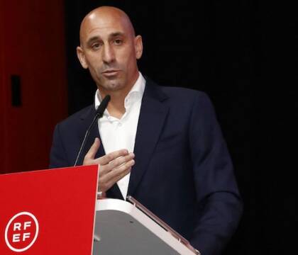 La Federcalcio spagnola fa fuori un altro uomo di Rubiales: si tratta del direttore della comunicazione (Relevo) La Federcalcio spagnola fa fuori un altro uomo di Rubiales: si tratta del direttore della comunicazione (Relevo)
