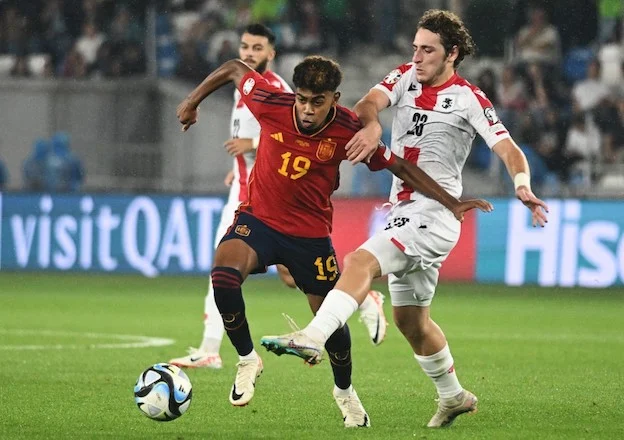 Georgia-Spagna Yamal dribbling