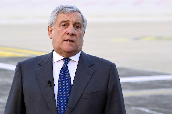 Tajani: «Anche quelli che indossano la maglia della Nazionale fanno politica estera»