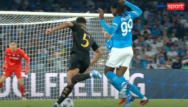 Il gol di Bellingham e quelle mani alzate di Anguissa, come se oggi commettere fallo fosse reato Il gol di Bellingham e quelle mani alzate di Anguissa, come se oggi commettere fallo fosse reato