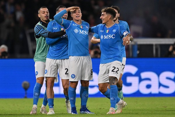 Il Napoli ha la gioia di chi è uscito dalla rianimazione e manca il colpaccio finale (Napoli-Milan 2-2)