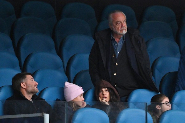 De Laurentiis ha ritrovato il coraggio delle scelte audaci, va negli spogliatoi a fare i complimenti