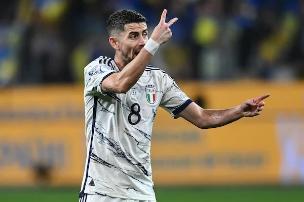 Jorginho si è sposato oggi a Como, venerdì potrebbe già essere al Flamengo Jorginho si è sposato oggi a Como, venerdì potrebbe già essere al Flamengo