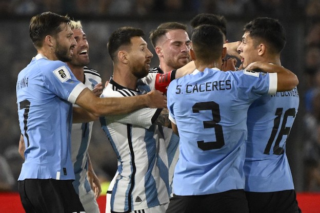 Olivera ferma e batte Messi in Nazionale, rissa sfiorata in Argentina-Uruguay