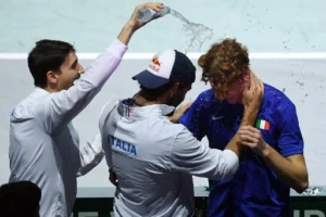 tennis falli da dietro
