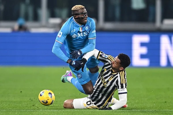 La strategia di Osimhen per andare alla Juventus: il 15 luglio scade la clausola, il prezzo si abbasserà La strategia di Osimhen per andare alla Juventus: il 15 luglio scade la clausola, il prezzo si abbasserà
