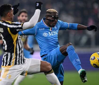 Napoli, Osimhen assente all’allenamento: è volato in Marocco per il Pallone d’Oro africano (Sky) Napoli, Osimhen assente all’allenamento: è volato in Marocco per il Pallone d’Oro africano (Sky)