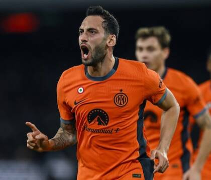 Calhanoglu lo sfottevano. Invece arretrato alla Pirlo è uno dei migliori in Europa (Guardian) Calhanoglu lo sfottevano. Invece arretrato alla Pirlo è uno dei migliori in Europa (Guardian)