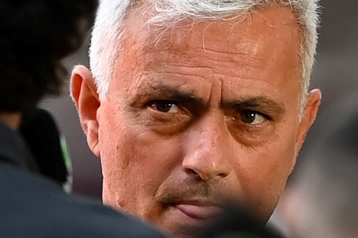 Mourinho è più solo che mai, girano nomi improbabili per la panchina della Roma (Zazzaroni)