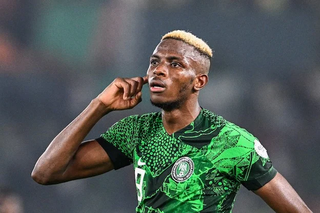 Osimhen sarebbe l’attaccante perfetto per Amorim, ma lo United non può permetterselo (Athletic) Osimhen sarebbe l’attaccante perfetto per Amorim, ma lo United non può permetterselo (Athletic)