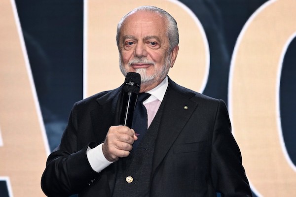 Ogni tanto De Laurentiis dovrebbe guardarsi allo specchio e darsi una calmata (Giornale)