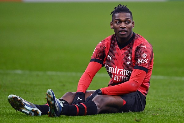 Leao è tra gli obiettivi del Psg, ma lui vorrebbe giocare in Premier o Liga (Footmercato)