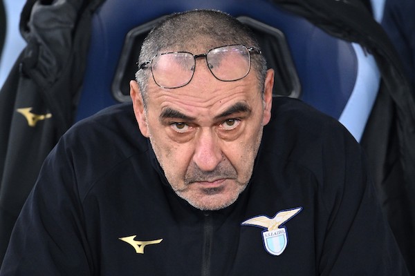 La Lazio smentisce le voci sull’esonero di Sarri: “Totale fiducia nell’allenatore”