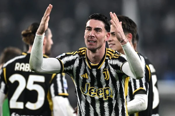 Vlahovic ha detto no al Napoli, la Juve voleva inserirlo nella trattativa per Osimhen (Corsera) Vlahovic ha detto no al Napoli, la Juve voleva inserirlo nella trattativa per Osimhen (Corsera)