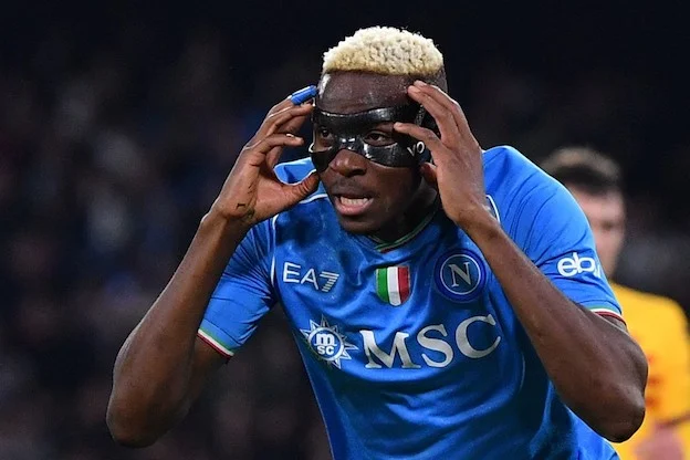 L’Al Hilal darà a Osimhen 40 milioni l’anno per tre anni. Aveva già messo in vendita la maglia 29 L’Al Hilal darà a Osimhen 40 milioni l’anno per tre anni. Aveva già messo in vendita la maglia 29