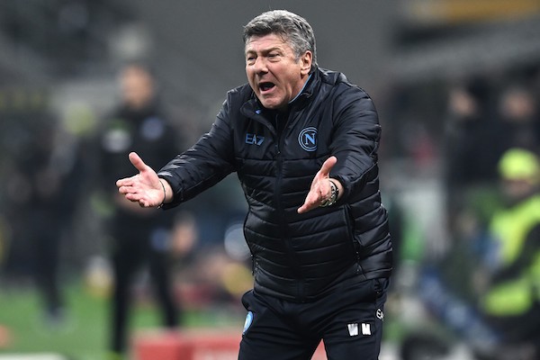 Napoli nel caos, i giocatori protestano con Mazzarri nell’intervallo poi si scusano (Corsera)