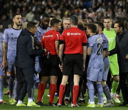 Il disastro di Manzano in Valencia Real Madrid: “Sembra che agli arbitri non piaccia il calcio” (Marca)