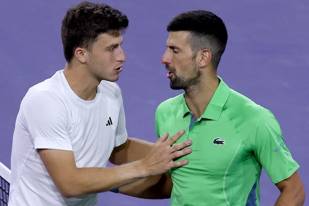 “Djokovic quando si ritira? Ha perso pure da Nardi”. Il Guardian lo accusa di tennis catenaccio