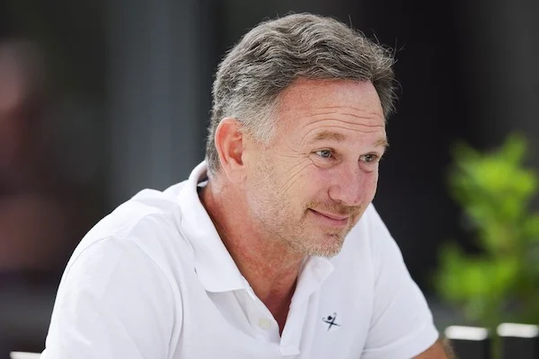 Horner rivela: «Fui contattato dalla Ferrari. Ma non ho mai pensato di dimettermi dalla Red Bull» Horner rivela: «Fui contattato dalla Ferrari. Ma non ho mai pensato di dimettermi dalla Red Bull»