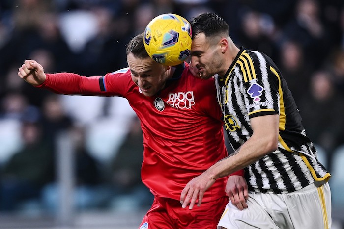 Juventus-Atalanta finisce 2-2, un altro favore al Napoli. Fischi allo Stadium