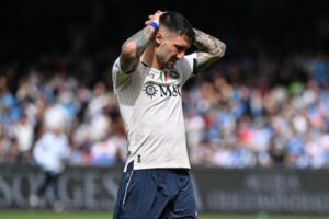 Il disastro di De Laurentiis è completo, l’egolatria gli è costata un flop economico. E ci toccherà Italiano item-thumbnail
