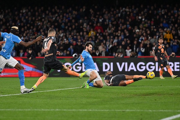 A Barcellona si parrà la nobilitate del Napoli (intanto pareggia col Torino) A Barcellona si parrà la nobilitate del Napoli (intanto pareggia col Torino)