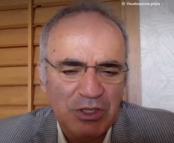 Scacchi, Garry Kasparov arrestato in contumacia in Russia