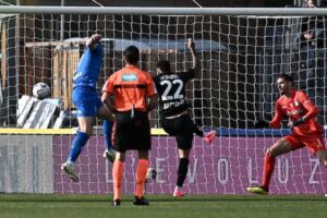 Il Napoli fa tenerezza. De Laurentiis ritrovi sé stesso, magari ci risparmi il film scudetto item-thumbnail