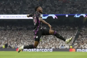 bayern monaco davies