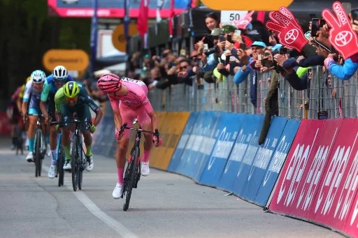 Il Giro d’Italia ancora a Napoli, sempre a via Caracciolo: si parte in Bulgaria e si risale dalla Calabria Il Giro d’Italia ancora a Napoli, sempre a via Caracciolo: si parte in Bulgaria e si risale dalla Calabria