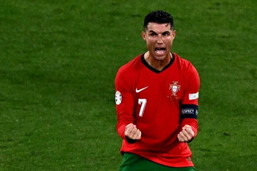 ronaldo è lo sportivo più pagato al mondo cifre assurde è una vera e propria azienda