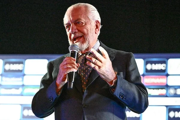 Dopo il centro sportivo, si allontana anche lo stadio del Napoli: il Comune ribadisce il no a Poggioreale (Repubblica) Dopo il centro sportivo, si allontana anche lo stadio del Napoli: il Comune ribadisce il no a Poggioreale (Repubblica)