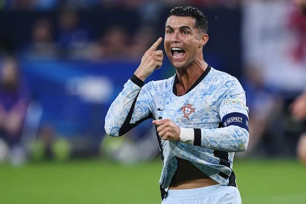 Cristiano Ronaldo dice addio all’Al Nassr: «Questo capitolo è chiuso». Vuole il Mondiale per club (El Paìs)