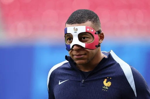 Mbappé e “la vendetta contro il Psg”: il match col Real potrebbe essere un film hollywoodiano (L’Equipe) Mbappé e “la vendetta contro il Psg”: il match col Real potrebbe essere un film hollywoodiano (L’Equipe)