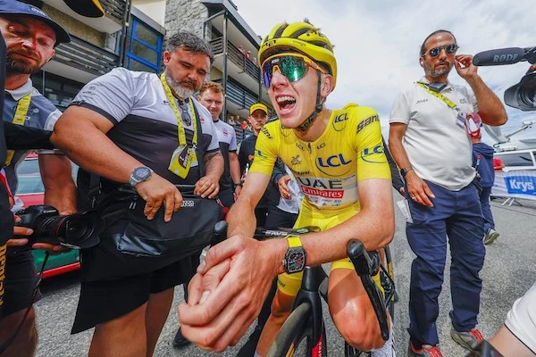 Il modo in cui è pianificato il Tour de France è un invito al doping (Süddeutsche) Il modo in cui è pianificato il Tour de France è un invito al doping (Süddeutsche)