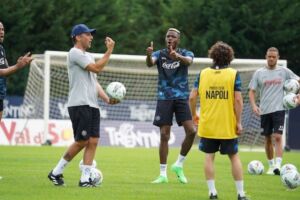 Osimhen è rimasto a Napoli, allora perché non sfoderare il 3-4-1-2 con Lukaku e Kvaratskhelia? item-thumbnail