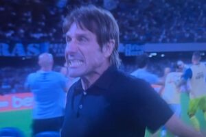 La prima grande esultanza di Conte che segue l’azione come se avesse la bacchetta di Harry Potter (VIDEO) item-thumbnail