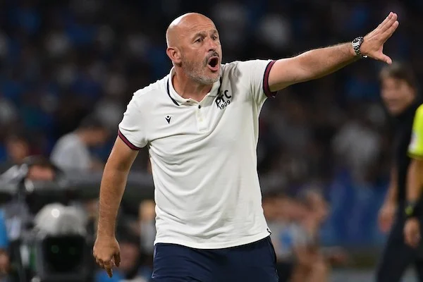 Su Dazn telecronaca da Marte di Milan Bologna: perenne elogio della squadra di Italiano che non ha fatto un tiro in porta Su Dazn telecronaca da Marte di Milan Bologna: perenne elogio della squadra di Italiano che non ha fatto un tiro in porta