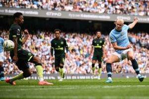È più “bellezza” il gol di Kvara dopo 22 tocchi o il City del vate Guardiola che segna su rilancio del portiere? item-thumbnail