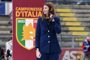 Sotto scorta Lina Souloukou (lei e i figli) la ceo della Roma che ha esonerato De Rossi item-thumbnail