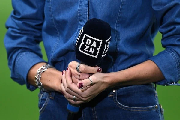 il calcio italiano si consegna a dazn pronto un disegno di legge per l8217esclusiva