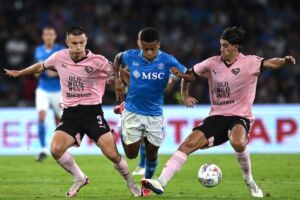 Lanci di petardi e fumogeni nella partita con il Palermo, il Napoli dovrà pagare 20.000 euro di ammenda item-thumbnail