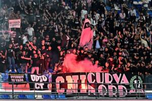 Gli ultras del Palermo hanno rovinato la partita, come sono entrati tutti quei petardi? (Gazzetta) item-thumbnail