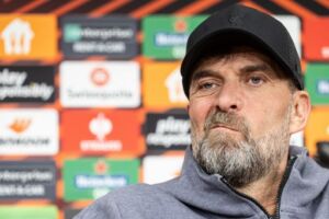 «Che tristezza Klopp dietro una scrivania. Ma a lui sta bene così»: il Times non se ne fa una ragione item-thumbnail