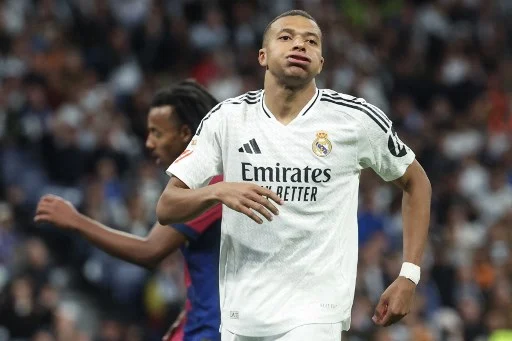 Mbappé, la Francia teme che avesse ragione Luis Enrique: “Forte ok ma ti mette nella m. come squadra” Mbappé, la Francia teme che avesse ragione Luis Enrique: “Forte ok ma ti mette nella m. come squadra”