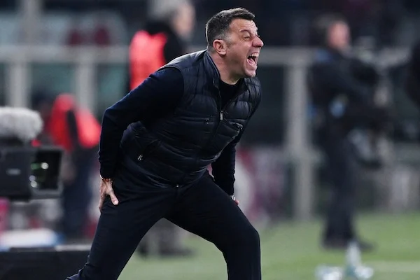 La Fiorentina non ha altra scelta che esonerare Pioli, sennò se lo deve tenere. D’Aversa è lì che aspetta La Fiorentina non ha altra scelta che esonerare Pioli, sennò se lo deve tenere. D’Aversa è lì che aspetta