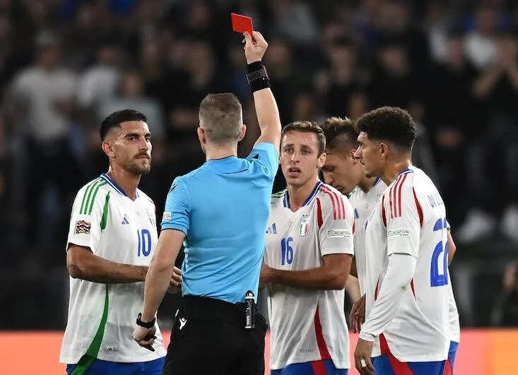 In Italia da anni la meniamo con la tattica, la realtà è che non ci sono i calciatori (Zazzaroni) In Italia da anni la meniamo con la tattica, la realtà è che non ci sono i calciatori (Zazzaroni)